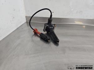 Gebruikte Bobine Mercedes SLK (R170) 2.0 200 16V Prijs € 25,00 Margeregeling aangeboden door Auto- en demontagebedrijf Eindewege