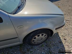 Gebruikte Scherm rechts-voor Volkswagen Golf IV (1J1) 1.4 16V Prijs € 52,50 Margeregeling aangeboden door Auto- en demontagebedrijf Eindewege
