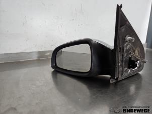 Gebruikte Buitenspiegel links Opel Astra H (L48) 1.6 16V Twinport Prijs € 35,00 Margeregeling aangeboden door Auto- en demontagebedrijf Eindewege