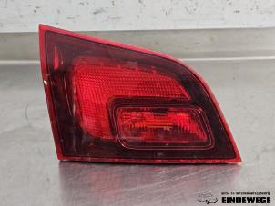 Gebruikte Achterlicht links Opel Astra J Sports Tourer (PD8/PE8/PF8) 1.4 16V ecoFLEX Prijs € 20,00 Margeregeling aangeboden door Auto- en demontagebedrijf Eindewege