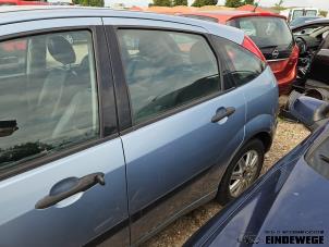 Gebruikte Deur 4Deurs links-achter Ford Focus 1 1.6 16V Prijs € 70,00 Margeregeling aangeboden door Auto- en demontagebedrijf Eindewege