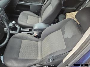Gebruikte Stoel links Ford Mondeo III Wagon 1.8 16V Prijs op aanvraag aangeboden door Auto- en demontagebedrijf Eindewege