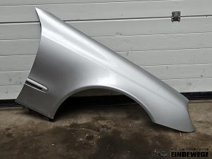 Gebruikte Scherm rechts-voor Mercedes E (W211) 2.6 E-240 V6 18V Prijs € 105,00 Margeregeling aangeboden door Auto- en demontagebedrijf Eindewege