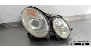 Gebruikte Rechter Koplamp Mercedes E (W211) 2.6 E-240 V6 18V Prijs € 157,50 Margeregeling aangeboden door Auto- en demontagebedrijf Eindewege