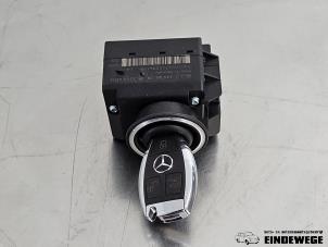 Gebruikte Sleutel + Contactslot Mercedes E (W211) 2.6 E-240 V6 18V Prijs € 105,00 Margeregeling aangeboden door Auto- en demontagebedrijf Eindewege