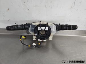 Gebruikte Combischakelaar Stuurkolom Nissan X-Trail (T30) 2.2 Di 4x4 Prijs € 52,50 Margeregeling aangeboden door Auto- en demontagebedrijf Eindewege