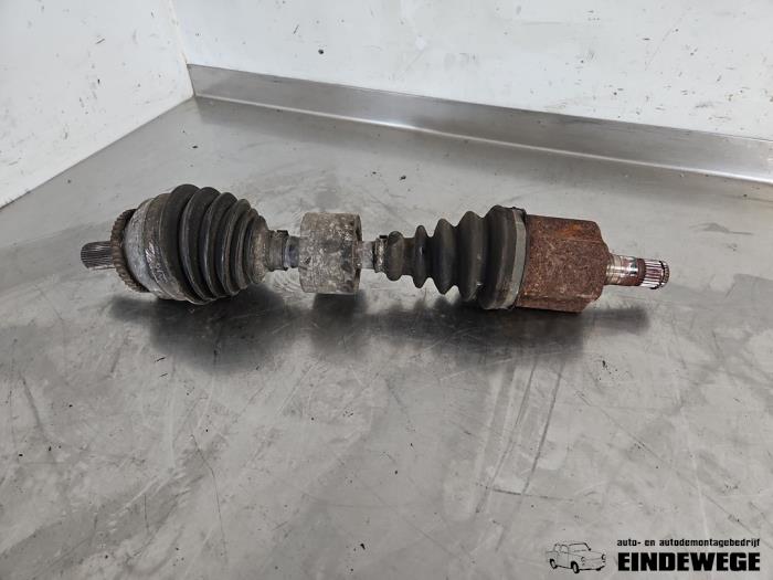 Gebruikte Aandrijfas links-voor Volvo V70 (SW) 2.5 T 20V AWD Prijs € 52,50 Margeregeling aangeboden door Auto- en demontagebedrijf Eindewege
