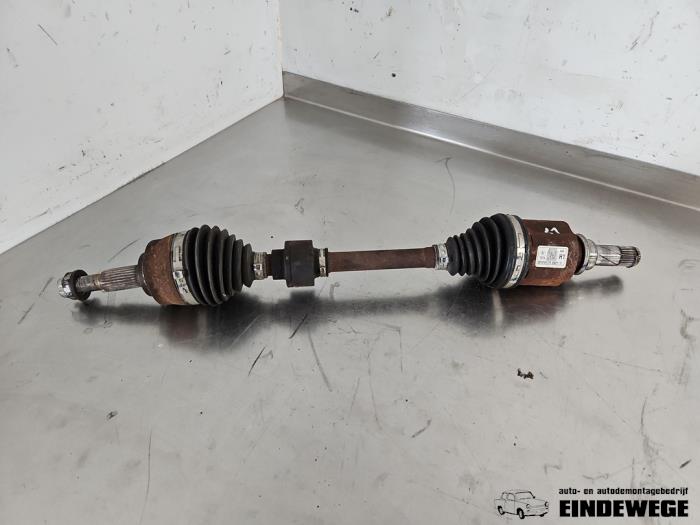 Gebruikte Aandrijfas links-voor Renault Captur II (RJB) 1.6 E-Tech 160 Prijs € 315,00 Margeregeling aangeboden door Auto- en demontagebedrijf Eindewege