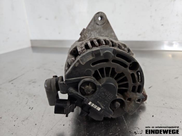 Dynamo van een Toyota Corolla (E12) 1.4 16V VVT-i 2002