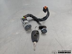 Gebruikte Set Cilindersloten (compleet) Dacia Logan MCV (KS) 1.5 dCi Prijs € 52,50 Margeregeling aangeboden door Auto- en demontagebedrijf Eindewege