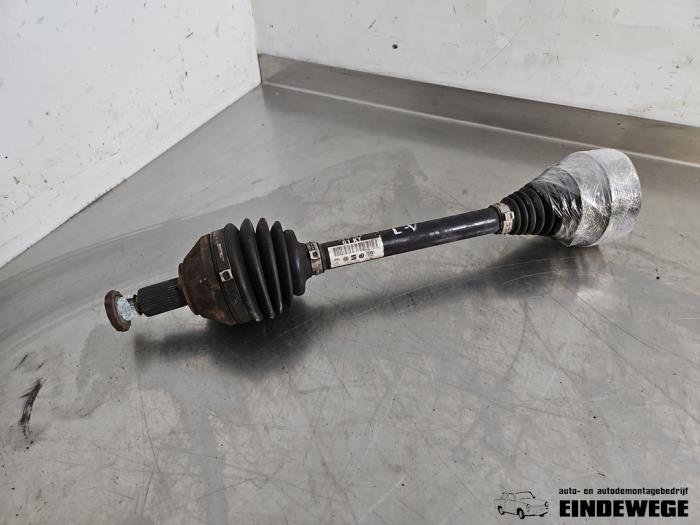 Gebruikte Steekas links-voor Skoda Fabia III Combi (NJ5) 1.2 TSI 16V Greentech Prijs € 38,50 Margeregeling aangeboden door Auto- en demontagebedrijf Eindewege