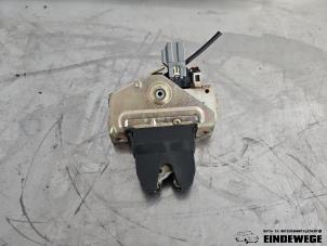 Gebruikte Slotmechaniek Achterklep Volvo S60 I (RS/HV) 2.4 20V 140 Prijs € 52,50 Margeregeling aangeboden door Auto- en demontagebedrijf Eindewege