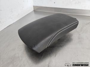 Gebruikte Armleuning Renault Kadjar (RFEH) 1.5 dCi DPF Prijs € 78,50 Margeregeling aangeboden door Auto- en demontagebedrijf Eindewege