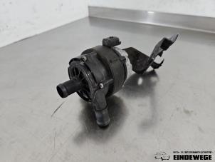 Gebruikte Extra waterpomp Renault Captur II (RJB) 1.6 E-Tech 160 Prijs € 52,50 Margeregeling aangeboden door Auto- en demontagebedrijf Eindewege