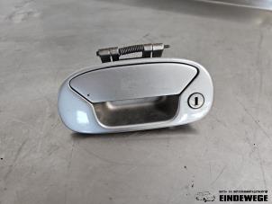 Gebruikte Handgreep Achterklep Fiat Doblo (223A/119) 1.6 16V Natural Power Prijs € 30,00 Margeregeling aangeboden door Auto- en demontagebedrijf Eindewege