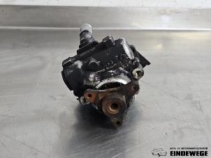 Gebruikte Pomp Servo Renault Master II (JD) 2.5 dCi 120 FAP Prijs € 40,00 Margeregeling aangeboden door Auto- en demontagebedrijf Eindewege