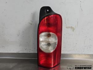 Gebruikte Achterlicht rechts Renault Master II (JD) 2.5 dCi 120 FAP Prijs € 35,00 Margeregeling aangeboden door Auto- en demontagebedrijf Eindewege