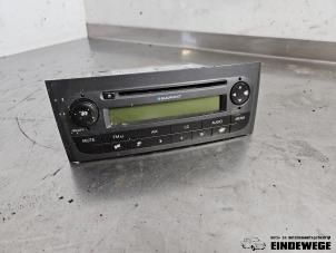 Gebruikte Radio CD Speler Fiat Grande Punto (199) 1.4 16V Prijs € 63,50 Margeregeling aangeboden door Auto- en demontagebedrijf Eindewege