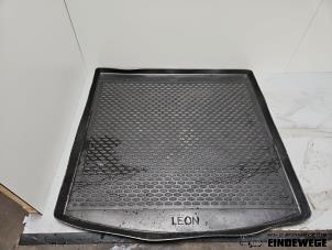 Gebruikte Kofferbak Mat Seat Leon ST (5FF) 1.8 TSI Ecomotive 16V Prijs € 52,50 Margeregeling aangeboden door Auto- en demontagebedrijf Eindewege