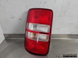 Gebruikte Achterlicht links Volkswagen Caddy III (2KA,2KH,2CA,2CH) 2.0 TDI 16V Prijs € 26,25 Margeregeling aangeboden door Auto- en demontagebedrijf Eindewege