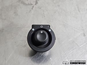 Gebruikte Schakelaar Spiegel Dacia Duster (SR) 1.6 16V Prijs € 10,00 Margeregeling aangeboden door Auto- en demontagebedrijf Eindewege