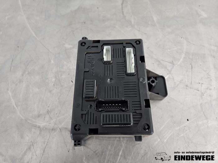 Gebruikte Module Bodycontrol Renault Clio III Estate/Grandtour (KR) 1.5 dCi 70 Prijs € 78,50 Margeregeling aangeboden door Auto- en demontagebedrijf Eindewege