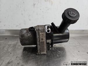 Gebruikte Pomp Servo Peugeot 407 SW (6E) 2.0 16V Prijs € 105,00 Margeregeling aangeboden door Auto- en demontagebedrijf Eindewege