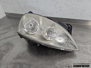 Gebruikte Koplamp rechts Opel Corsa C (F08/68) 1.0 12V Twin Port Prijs € 30,00 Margeregeling aangeboden door Auto- en demontagebedrijf Eindewege