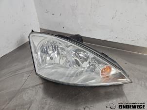 Gebruikte Rechter Koplamp Ford Focus 1 Wagon 1.6 16V Prijs op aanvraag aangeboden door Auto- en demontagebedrijf Eindewege