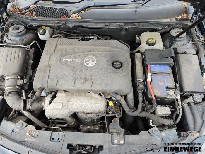 Motor van een Opel Insignia 2.0 CDTI 16V 140 ecoFLEX 2015