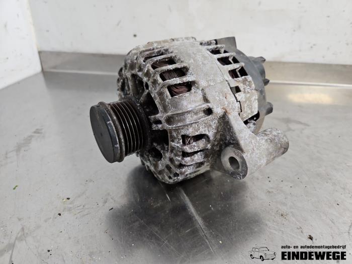 Dynamo van een Opel Insignia 2.0 CDTI 16V 140 ecoFLEX 2015