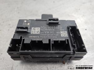 Gebruikte Centrale Deurvergrendelings Module Seat Leon ST (5FF) 1.8 TSI Ecomotive 16V Prijs € 20,00 Margeregeling aangeboden door Auto- en demontagebedrijf Eindewege