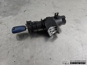 Gebruikte Kontaktslot + Sleutel Fiat Punto II (188) 1.2 16V 3-Drs. Prijs € 30,00 Margeregeling aangeboden door Auto- en demontagebedrijf Eindewege
