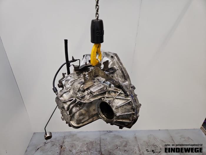 Gebruikte Versnellingsbak Renault Trafic New (FL) 2.5 dCi 16V 135 Prijs € 525,00 Margeregeling aangeboden door Auto- en demontagebedrijf Eindewege