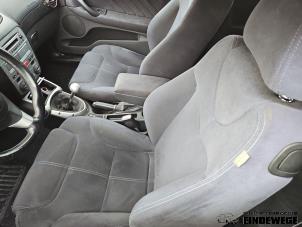 Gebruikte Stoel rechts Alfa Romeo GT (937) 1.8 Twin Spark 16V Prijs op aanvraag aangeboden door Auto- en demontagebedrijf Eindewege