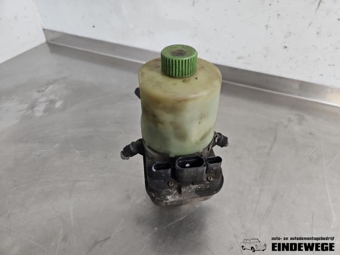 Gebruikte Pomp Servo Seat Ibiza III (6L1) 1.4 TDI 80 Prijs € 63,50 Margeregeling aangeboden door Auto- en demontagebedrijf Eindewege