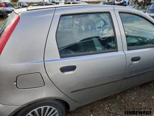 Gebruikte Deur 4Deurs rechts-achter Fiat Punto II (188) 1.3 JTD Multijet 16V Prijs € 60,00 Margeregeling aangeboden door Auto- en demontagebedrijf Eindewege