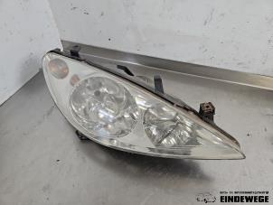 Gebruikte Rechter Koplamp Peugeot 307 (3A/C/D) 2.0 16V Prijs € 30,00 Margeregeling aangeboden door Auto- en demontagebedrijf Eindewege