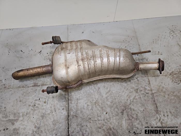 Uitlaat Einddemper van een Opel Zafira (F75) 1.8 16V 2000