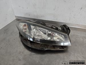 Gebruikte Koplamp rechts Renault Laguna II Grandtour (KG) 2.0 16V Prijs € 40,00 Margeregeling aangeboden door Auto- en demontagebedrijf Eindewege