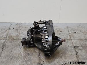 Gebruikte Versnellingsbak Volkswagen Transporter T5 1.9 TDi Prijs € 550,00 Margeregeling aangeboden door Auto- en demontagebedrijf Eindewege