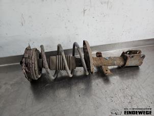 Gebruikte Mac Phersonpoot links-voor Renault Modus/Grand Modus (JP) 1.2 16V TCE 100 Prijs € 40,00 Margeregeling aangeboden door Auto- en demontagebedrijf Eindewege