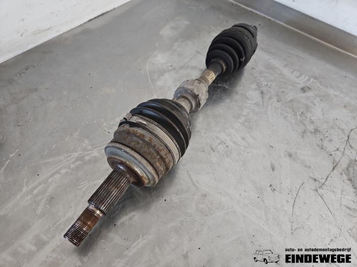 Gebruikte Aandrijfas links-voor Toyota Auris (E15) 2.0 D-4D-F 16V Prijs € 35,00 Margeregeling aangeboden door Auto- en demontagebedrijf Eindewege