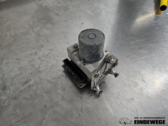 Gebruikte ABS Pomp Volkswagen Crafter 2.5 TDI 30/32/35/46/50 Prijs € 105,00 Margeregeling aangeboden door Auto- en demontagebedrijf Eindewege