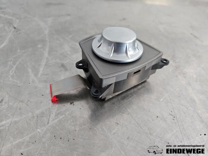Gebruikte Bediening boordcomputer BMW 7 serie (E65/E66/E67) 745i,Li 4.4 V8 32V Prijs € 52,50 Margeregeling aangeboden door Auto- en demontagebedrijf Eindewege
