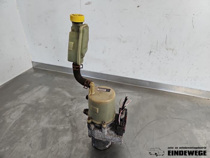Gebruikte Pomp Servo Mazda 5 (CR19) 2.0i 16V Prijs € 40,00 Margeregeling aangeboden door Auto- en demontagebedrijf Eindewege