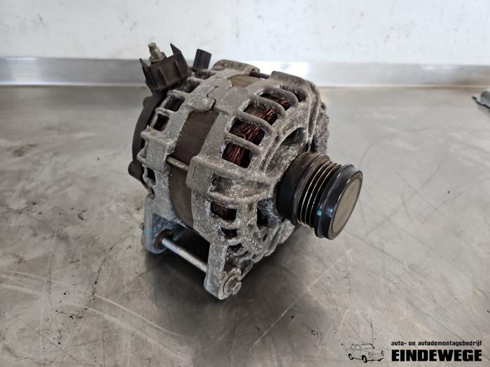 Gebruikte Dynamo Renault Twingo III (AH) 1.0 SCe 65 12V Prijs € 35,00 Margeregeling aangeboden door Auto- en demontagebedrijf Eindewege