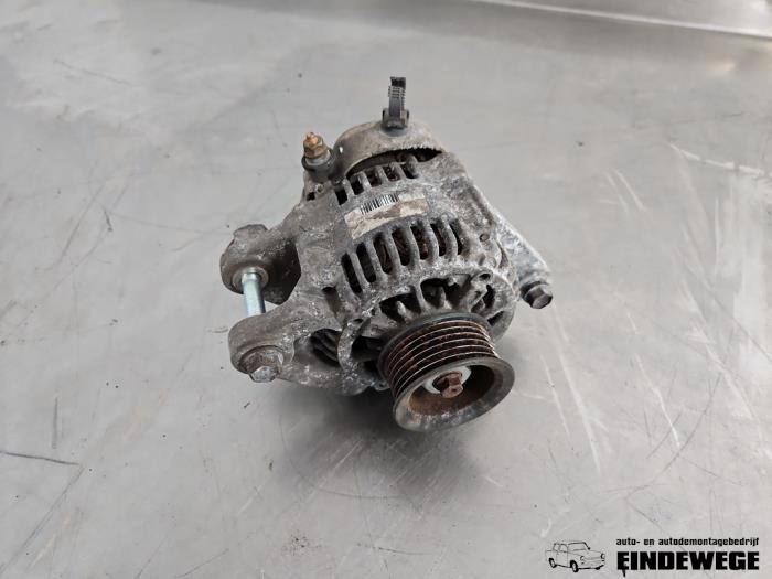 Gebruikte Dynamo Daihatsu Sirion 2 (M3) 1.0 12V DVVT Prijs € 35,00 Margeregeling aangeboden door Auto- en demontagebedrijf Eindewege