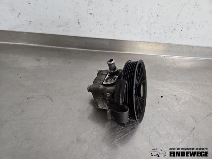 Gebruikte Pomp Servo Volvo V70 (SW) 2.4 D5 20V Prijs € 52,50 Margeregeling aangeboden door Auto- en demontagebedrijf Eindewege