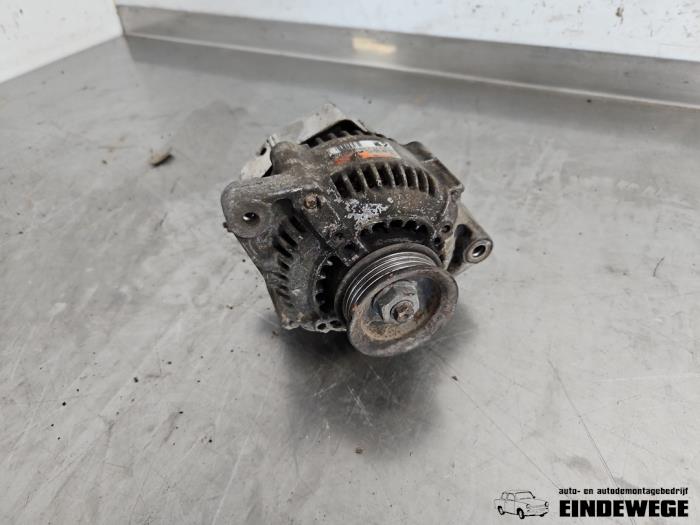 Gebruikte Dynamo Toyota Starlet (EP9) 1.3,XLi,GLi 16V Prijs € 40,00 Margeregeling aangeboden door Auto- en demontagebedrijf Eindewege